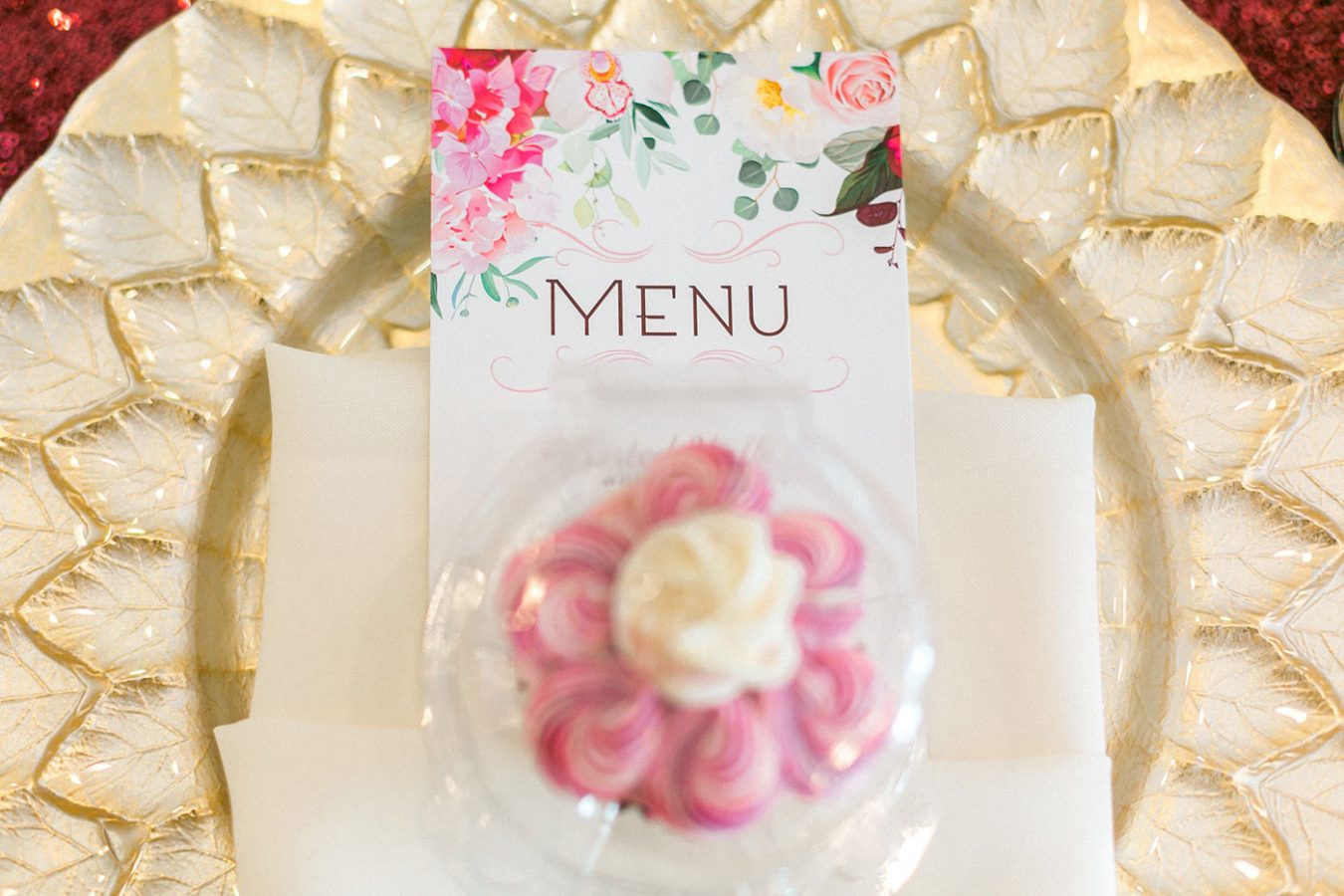 milano charger plate gold close up