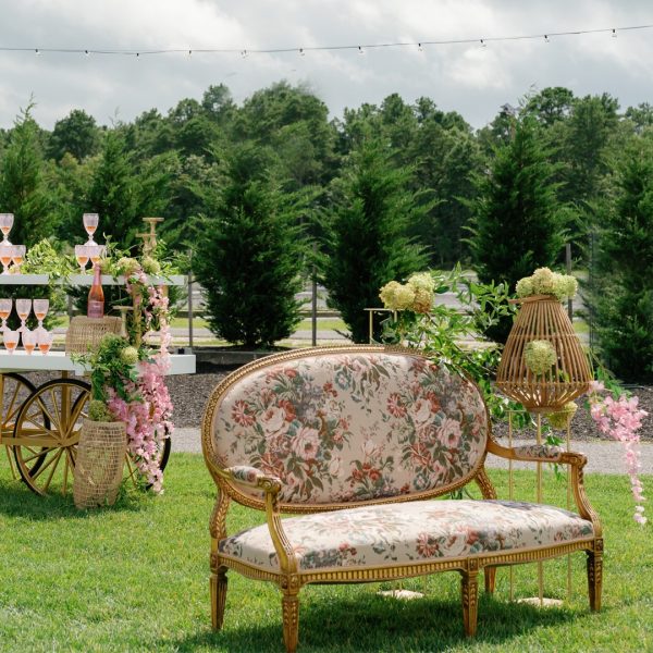 Bouquet Tapestry Loveseat (1) Bouquet Tapestry Loveseat (1)