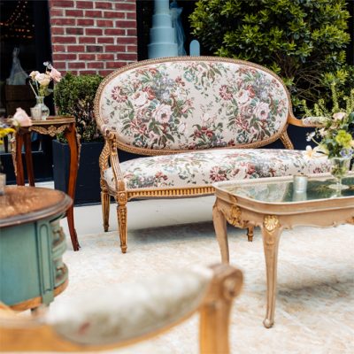 cropped antique lounge vie